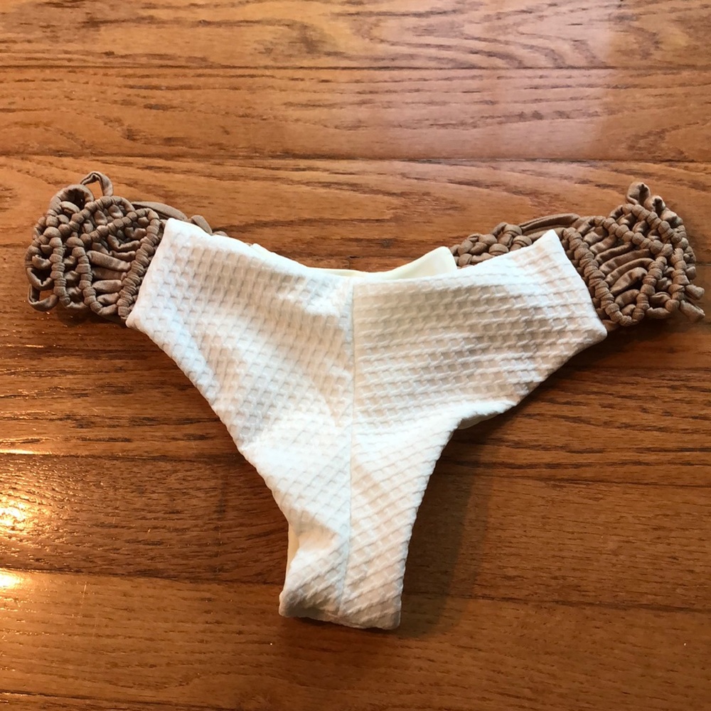 White bikini set with hand braid detail. - Picture 5 of 5